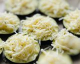 Une image de l'étape 2 de Aubergines Tranchées Grillées au Fromage.