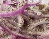 Foto del paso 3 de la receta: Cebollas Desflemadas con Sal de Grano y Pimienta Molida