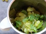 ग्रीन ग्रेप मिंट कूलर (Green Grape Mint Cooler Recipe In Marathi)
