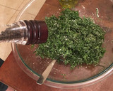 Foto del paso 5 de la receta: Ensalada de espinaca cruda y aceite de oliva