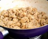 Tejszínes cukkinikrémleves recept csirkekockákkal recept fázis 4 fotója