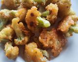 Foto langkah ke 3 dari resep Kembang kol goreng tepung.