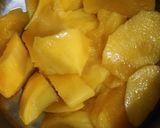 A picture of step 1 of Mango Shake.