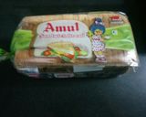 A picture of step 8 of Aloo mater sandwich.