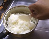 A picture of step 5 of Boiled white rice, used a pot with lid.