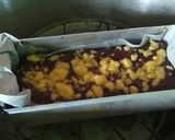 Foto langkah ke 5 dari resep brownies pisang bertopping.