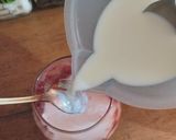 Foto langkah ke 3 dari resep Korean Strawberry Milk.