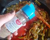 A picture of step 4 of Green Beans with Tomato and Egg 🤤.