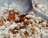 A picture of step 3 of Popcorn bhel.