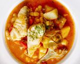 Une image de l'étape 6 de Bacalao con alcachofas i alubias.