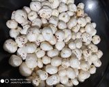 A picture of step 1 of Salted Makhana.