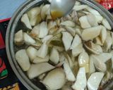 รูปขั้นตอนการทำที่ 4 ของ ต้มยำหมูใส่เห็ด