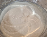 Foto del paso 5 de la receta: Bizcocho de chocolate blanco con cobertura de Milka