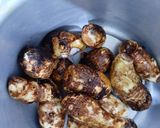 A picture of step 1 of Arbi fry.