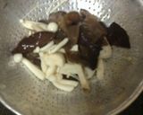 รูปขั้นตอนการทำที่ 1 ของ ยำเห็ดรวมใส่หมูสับ สูตร low sodium : อาหารลดน้ำหนัก