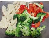 Hình bước làm 3 của món Quinoa với Gà xào rau #cleaneating