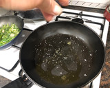 Foto del paso 5 de la receta: Sepia a la plancha con salteado de espárragos y gambas