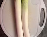 Foto del paso 1 de la receta: Puerros a la carbonara 🍝🥓🥬
