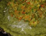 Foto del paso 3 de la receta: Tarta de verduras, jamón y muzzarella con masa verde