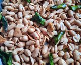 Foto langkah ke 2 dari resep Kacang Goreng Daun Jeruk.