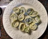 Foto del paso 7 de la receta: Capeletis caseros de pollo y espinacas