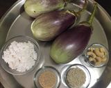 A picture of step 1 of Baingan Curry.