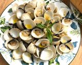 Hình bước làm 2 của món Ngao xào bơ tỏi