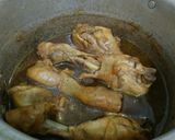 Foto langkah ke 3 dari resep Ayam Goreng Kalasan (ungkep air kelapa).