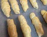 Foto del paso 4 de la receta: Panecillos ''medialunas'' con frankfurt (salchichas)