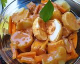 A picture of step 10 of Gado-gado (Indonesian traditional salad with peanut sauce).