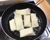 A picture of step 5 of Spring roll sweets.