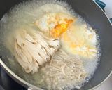 A picture of step 3 of Egg Clear Soup Noodles.