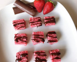 Foto del paso 2 de la receta: Bombones helados de frutilla y coco 🍓🥥