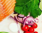 Foto del paso 1 de la receta: Salmón en Evolución - En Hojas de Parra con Suero Costeño, Salmón Skin Y Tartar