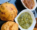 A picture of step 3 of Aloo vada/Potato pakoray bombs.