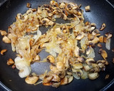 Foto del paso 2 de la receta: Quiche de setas y cebolla caramelizada sin hojaldre