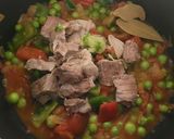 Foto del paso 2 de la receta: Patatas guisadas con carne y caldo de cocido en un plis plas