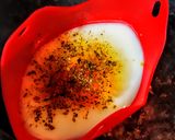Foto del paso 2 de la receta: HUEVO🥚POCHÉ En Contenedor de Silicona...!🙃