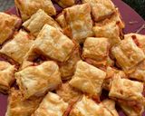 Egyszerű de nagyszerű pizzás virslis kocka recept fázis 7 fotója