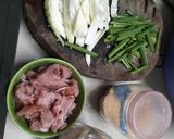 Hình bước làm 1 của món Bắp cải xào thịt