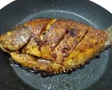 Foto langkah ke 5 dari resep Ikan gurame bakar bumbu ketumbar.