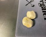 Une image de l'étape 2 de Poulet caramélisé au gingembre, champignons et carottes.