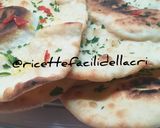 Foto del passaggio 4 della ricetta Focaccine aromatiche cotte in padella 😋