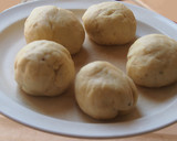 மினி சீஸ் குடை மிளகாய் பீட்ஸா ரெசிபி ஸ்டேப் 3 புகைப்படம்