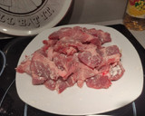Foto del paso 2 de la receta: Chuletas de aguja en salsa