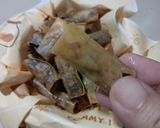 Gambar langkah 5 resipi Popia Gulung Serondeng.