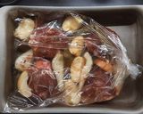 Almás-körtés csirkecomb krumplipürével recept fázis 3 fotója