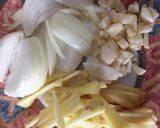 A picture of step 2 of Tinola (chicken soup).