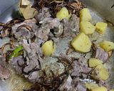 A picture of step 3 of Yakhni Mutton Pulao.
