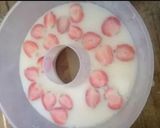 Foto langkah ke 3 dari resep Puding strawberry milk.